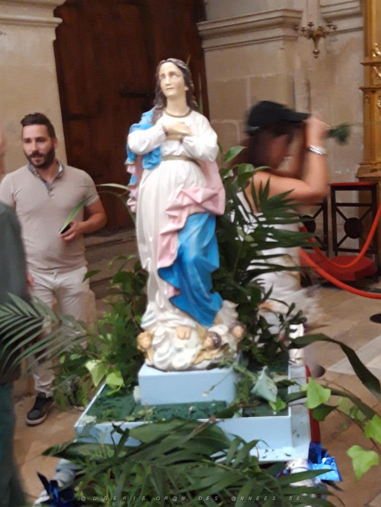 2018 09 29 AU 30 NOTRE DAME DE SANTA CRUZ A ALICANTE-Vierge dans Basilique 2.jpg